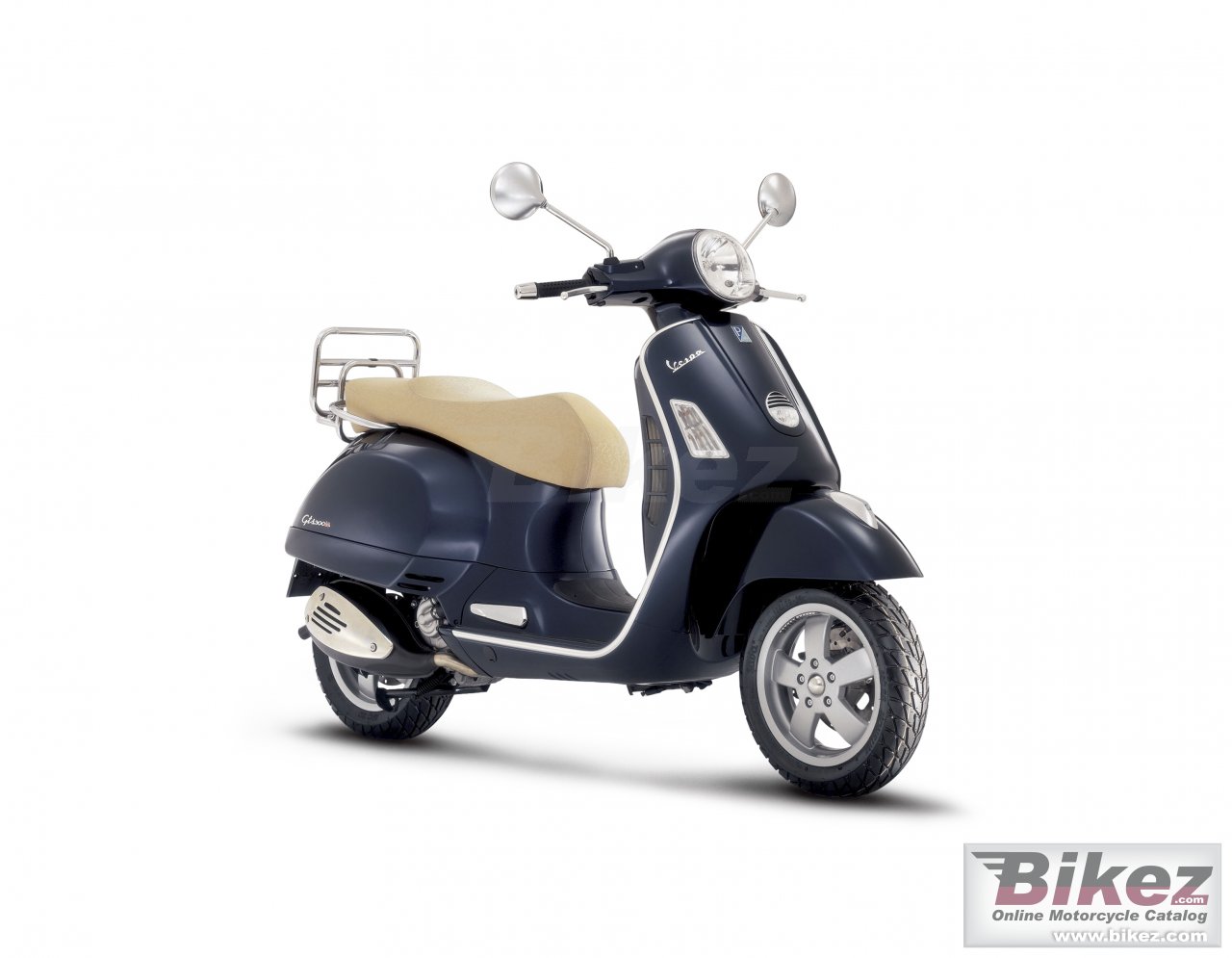 Big Vespa gts 300 picture and wallpaper from Bikez.com